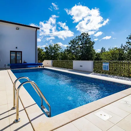 Mala Halu By Interhome *