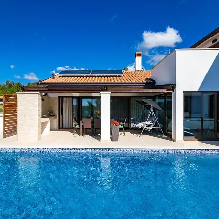 Holiday home Mala Halu By Interhome