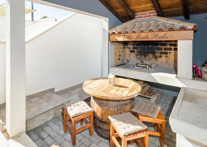 Mala Halu By Interhome Vikendica