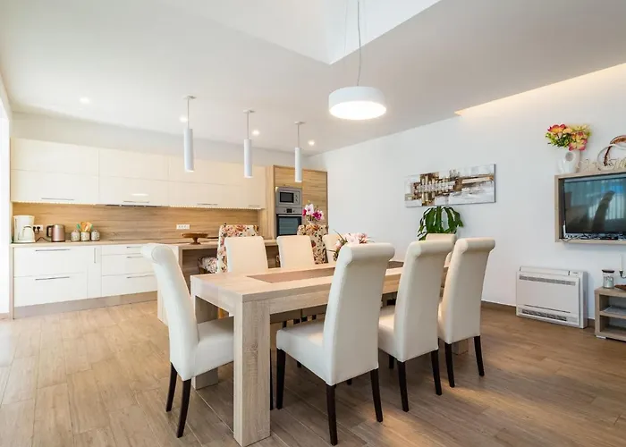 Mala Halu By Interhome Gracisce